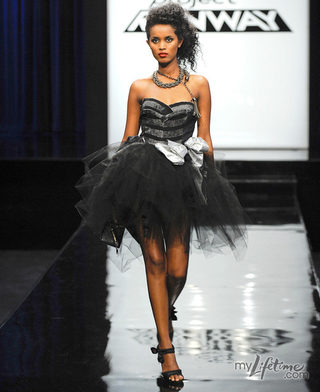 Illustration for article titled Disco Aprons & Pole Dancers In Dubai: Project Runway Returns!
